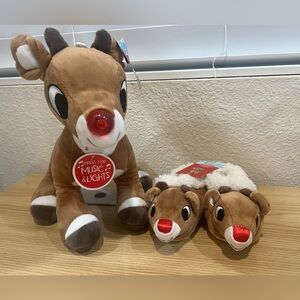 ❤️🎅🎶New singing Rudolph Stuffed Animal & Matching slippers (12-24 months)